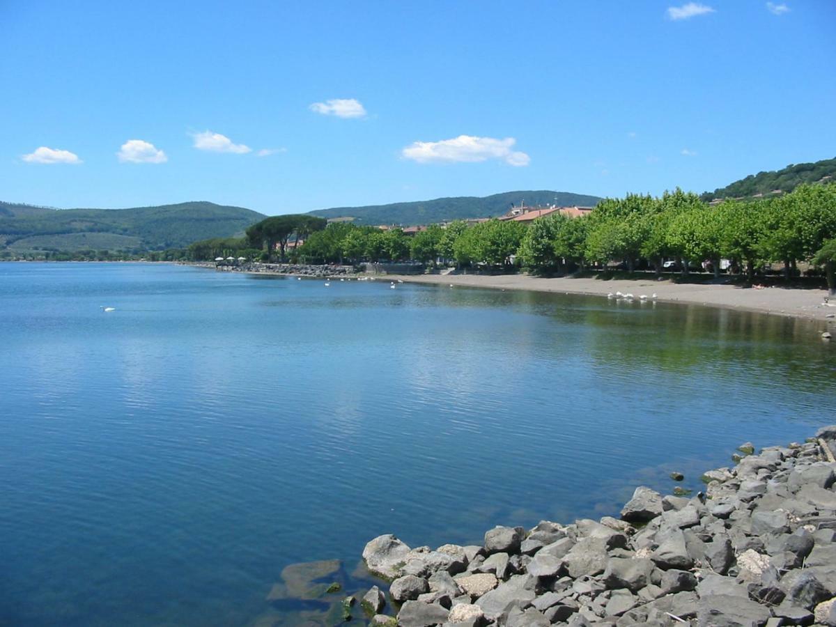 Вілла La Rosa Sul Lago Тревіньяно-Романо Екстер'єр фото